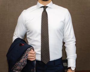 Read more about the article Gode råd til at finde de bedste herreskjorter til din stil